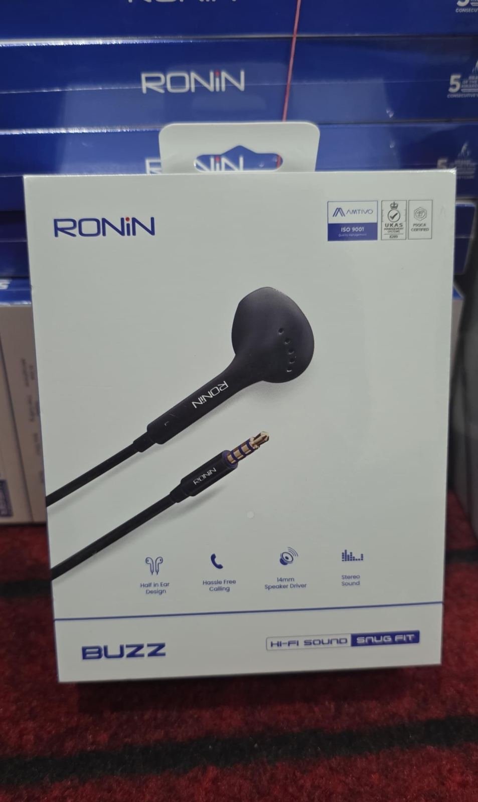 Ronin R-5 Buzz wired handsfree earphones featuring a 3.5mm jack.