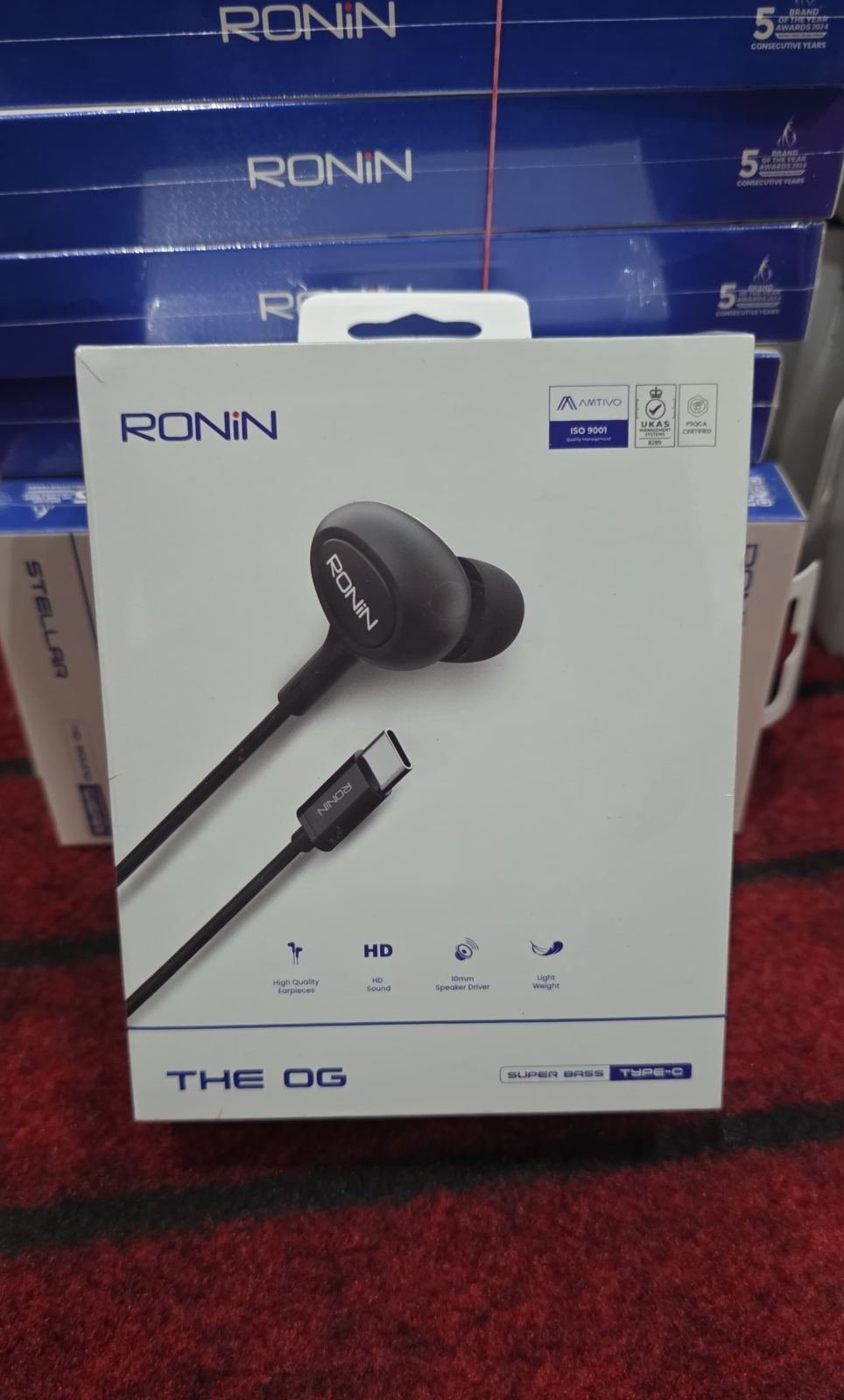 Ronin R-9 Type-C Handsfree, a wired in-ear headset built for clear audio and deep bass.